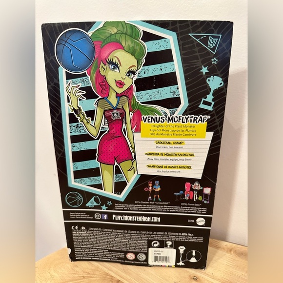 NWT MONSTER HIGH DOLL NRFB VENUS MCFLYTRAP CASKETBALL CHAMP 2016 - Picture 8 of 10
